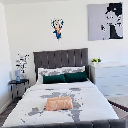 Modern Room In A 4 Bedroom Flat In London, Shared Bathroom! Zewnętrze zdjęcie