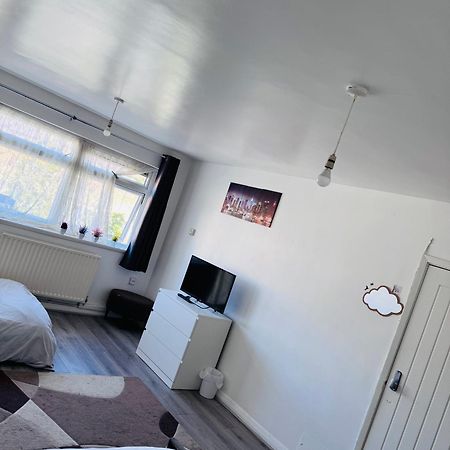 Modern Room In A 4 Bedroom Flat In London, Shared Bathroom! Zewnętrze zdjęcie