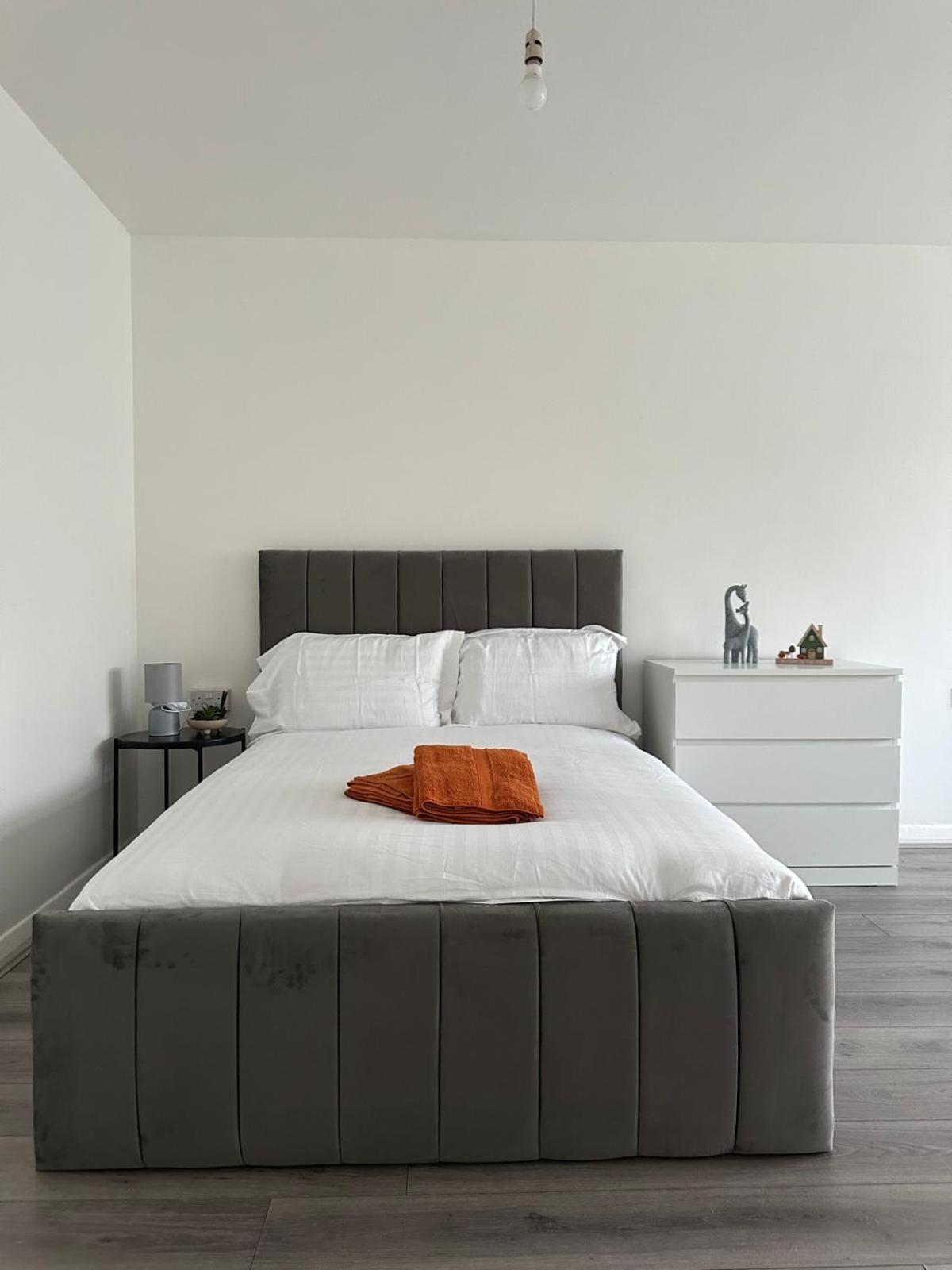 Modern Room In A 4 Bedroom Flat In London, Shared Bathroom! Zewnętrze zdjęcie