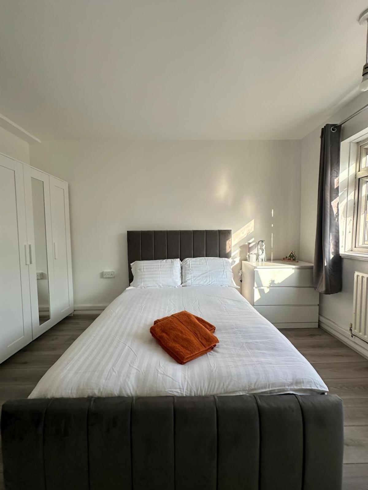 Modern Room In A 4 Bedroom Flat In London, Shared Bathroom! Zewnętrze zdjęcie