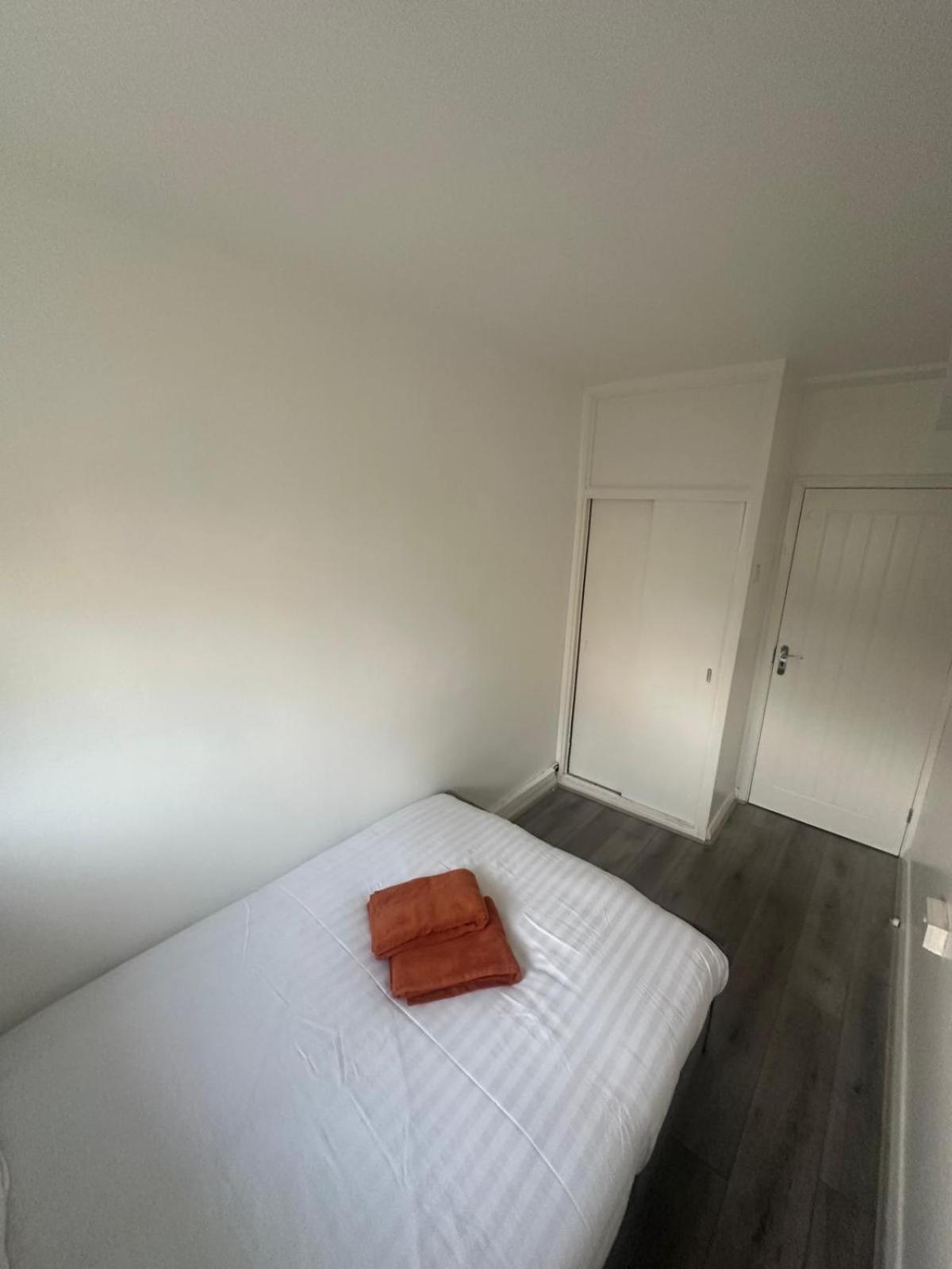 Modern Room In A 4 Bedroom Flat In London, Shared Bathroom! Zewnętrze zdjęcie