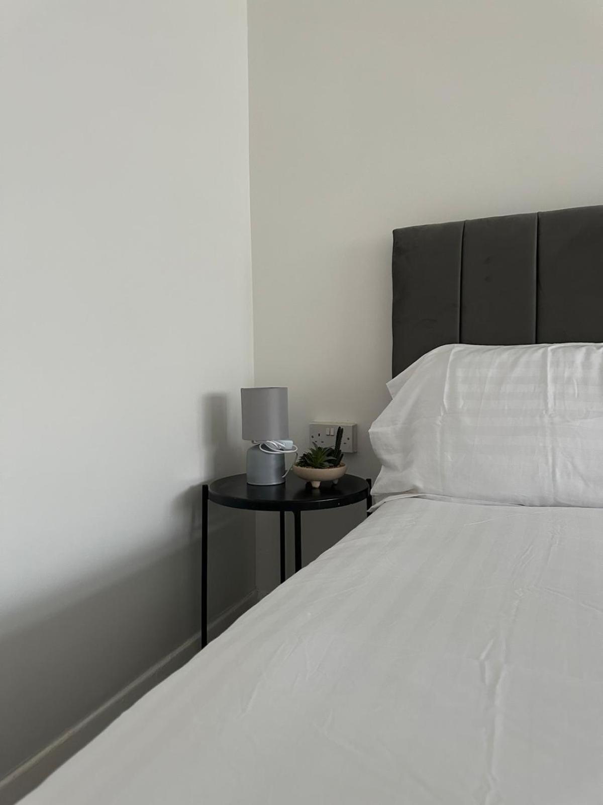 Modern Room In A 4 Bedroom Flat In London, Shared Bathroom! Zewnętrze zdjęcie