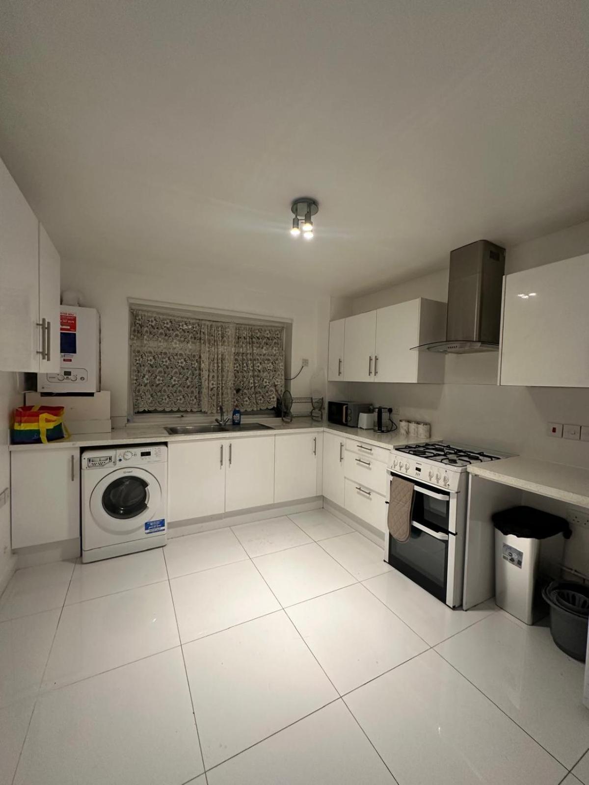 Modern Room In A 4 Bedroom Flat In London, Shared Bathroom! Zewnętrze zdjęcie