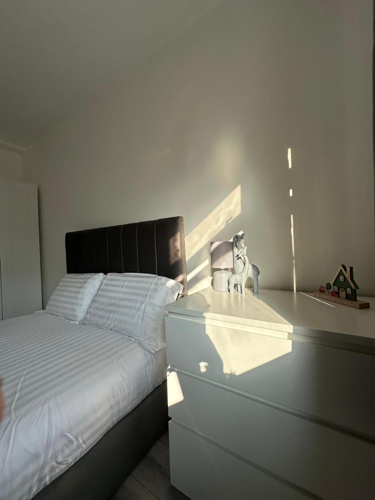 Modern Room In A 4 Bedroom Flat In London, Shared Bathroom! Zewnętrze zdjęcie