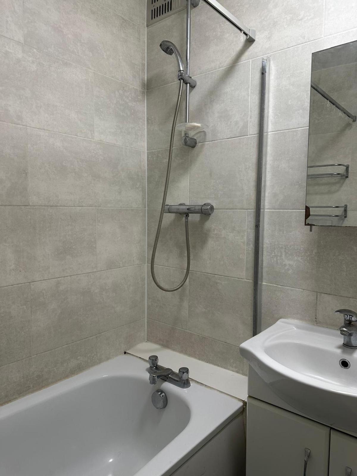 Modern Room In A 4 Bedroom Flat In London, Shared Bathroom! Zewnętrze zdjęcie