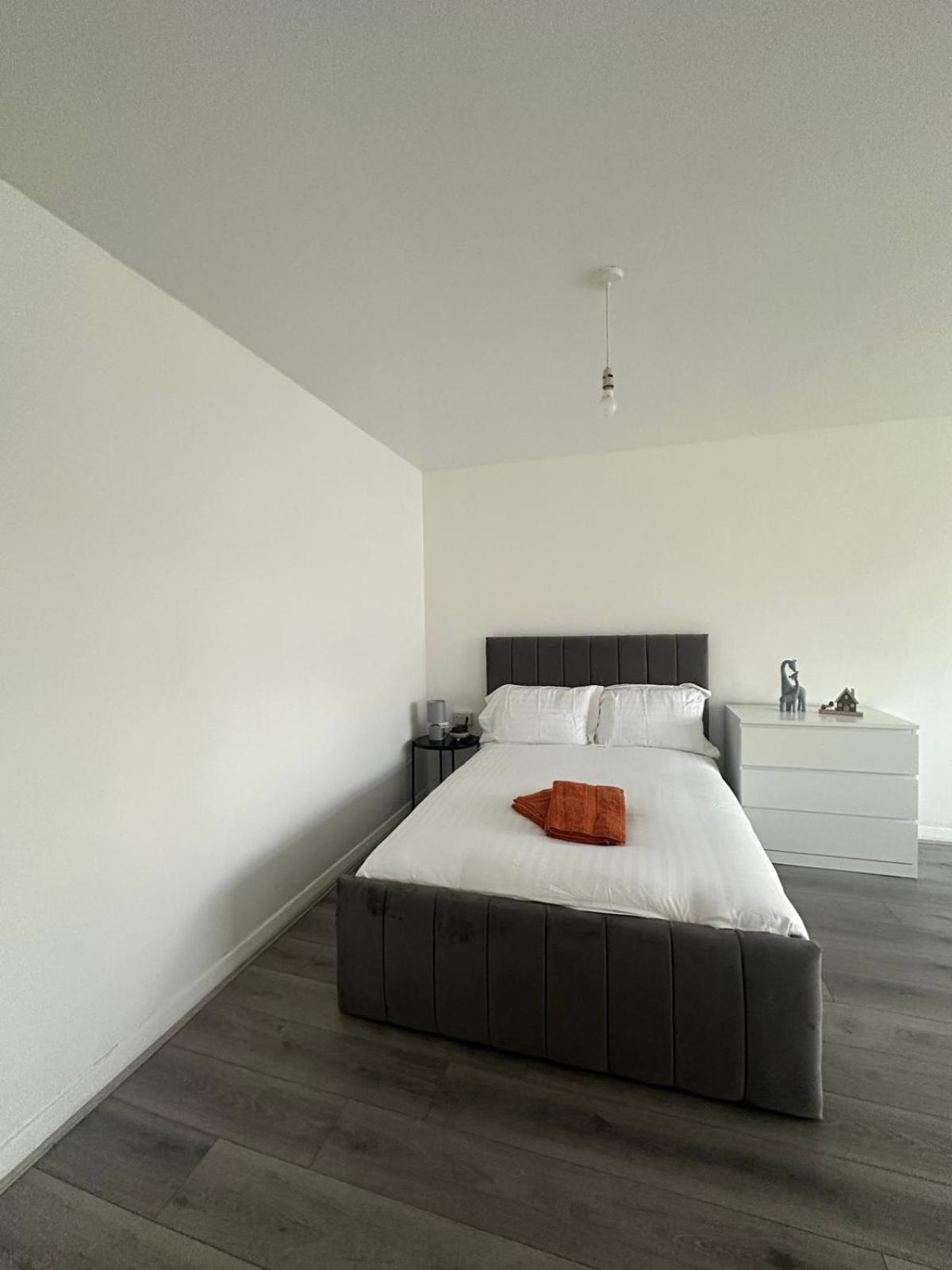 Modern Room In A 4 Bedroom Flat In London, Shared Bathroom! Zewnętrze zdjęcie