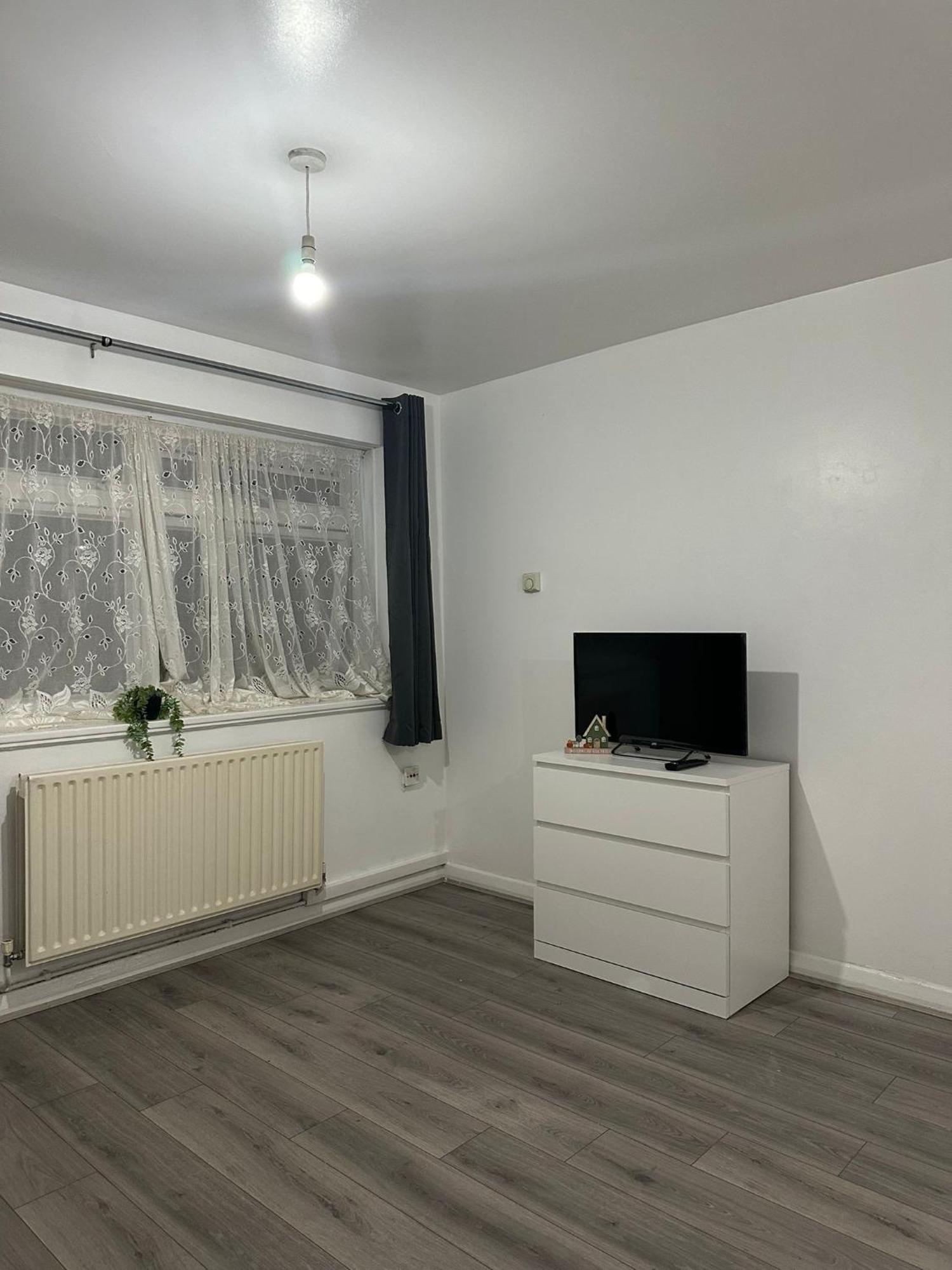 Modern Room In A 4 Bedroom Flat In London, Shared Bathroom! Zewnętrze zdjęcie