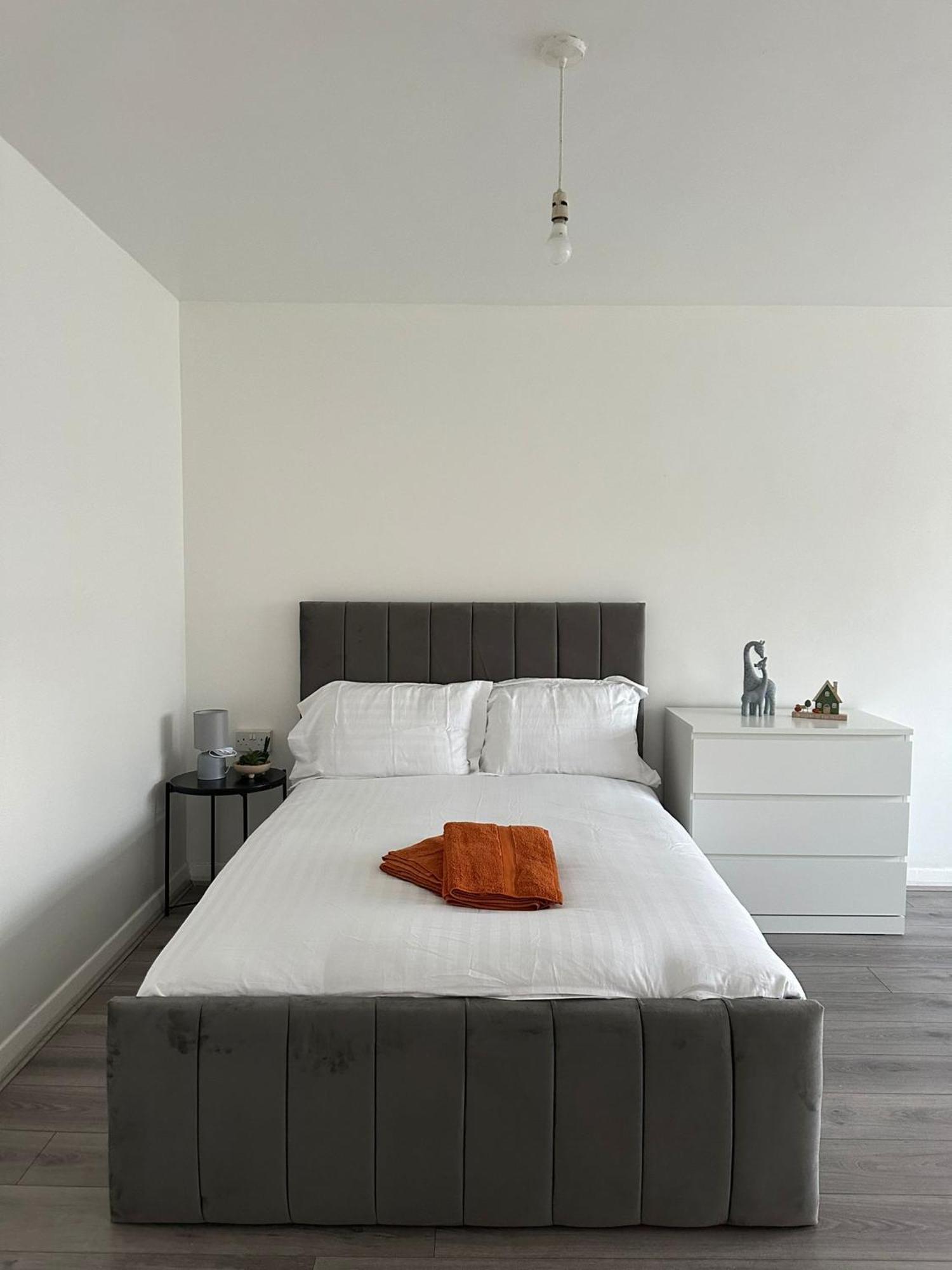 Modern Room In A 4 Bedroom Flat In London, Shared Bathroom! Zewnętrze zdjęcie