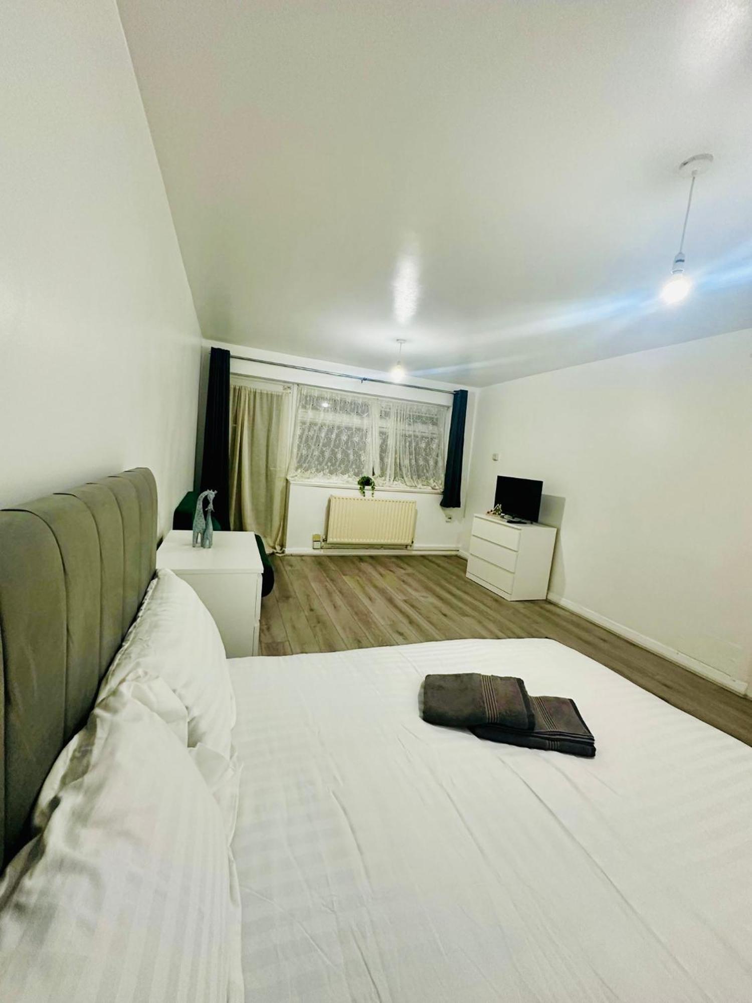 Modern Room In A 4 Bedroom Flat In London, Shared Bathroom! Zewnętrze zdjęcie