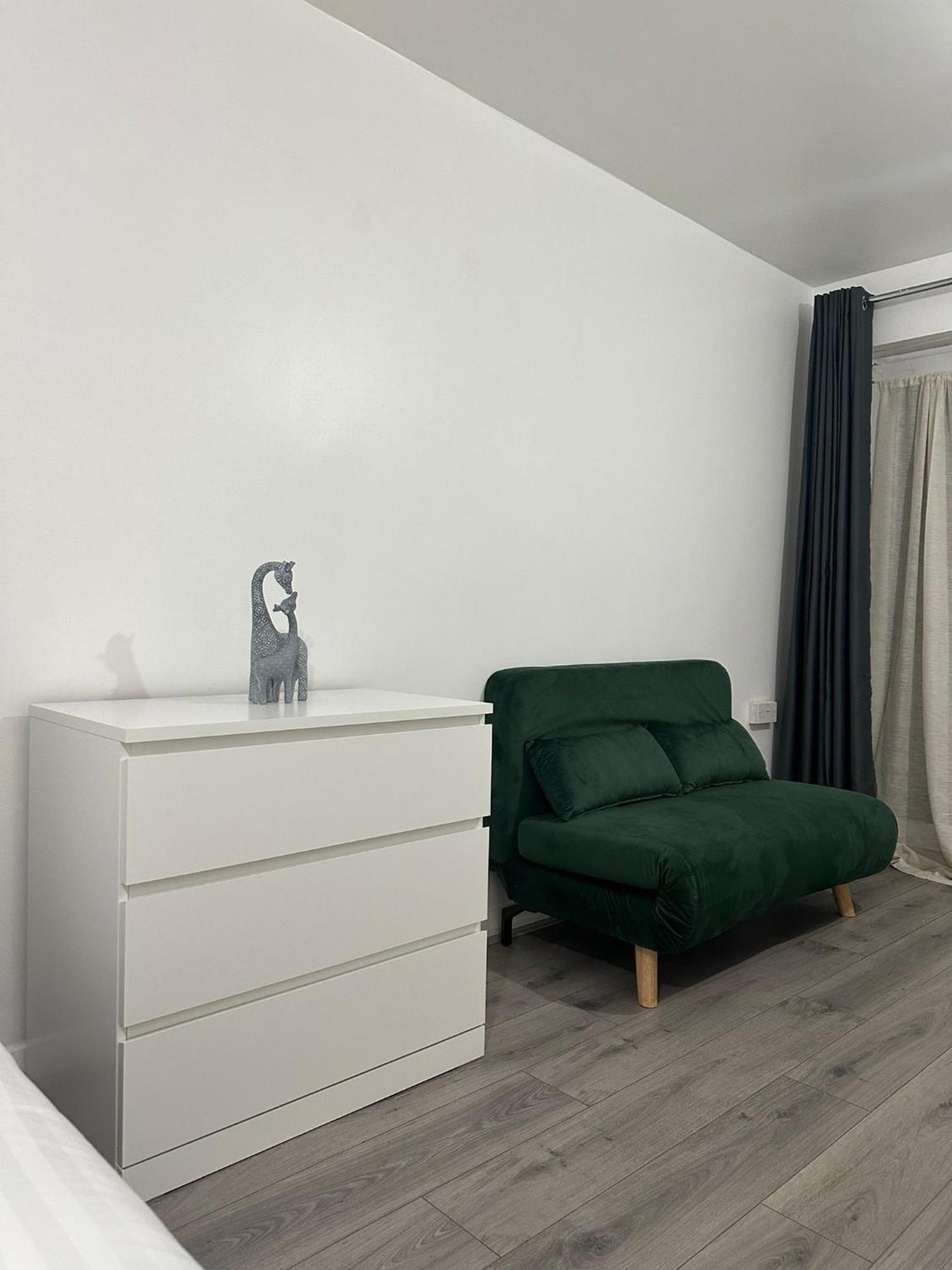 Modern Room In A 4 Bedroom Flat In London, Shared Bathroom! Zewnętrze zdjęcie